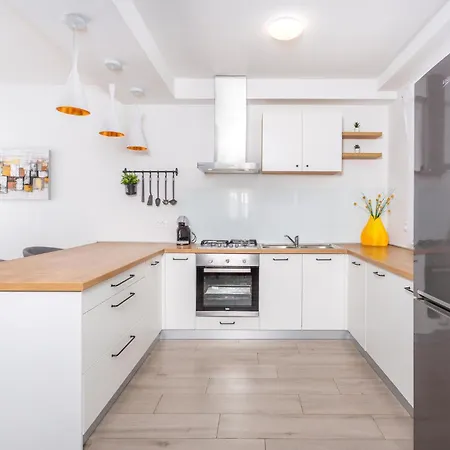 4 Bedroom Amazing In 펜션 Kras