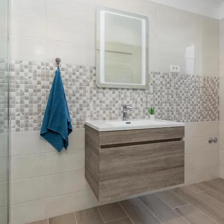 4 Bedroom Amazing In *